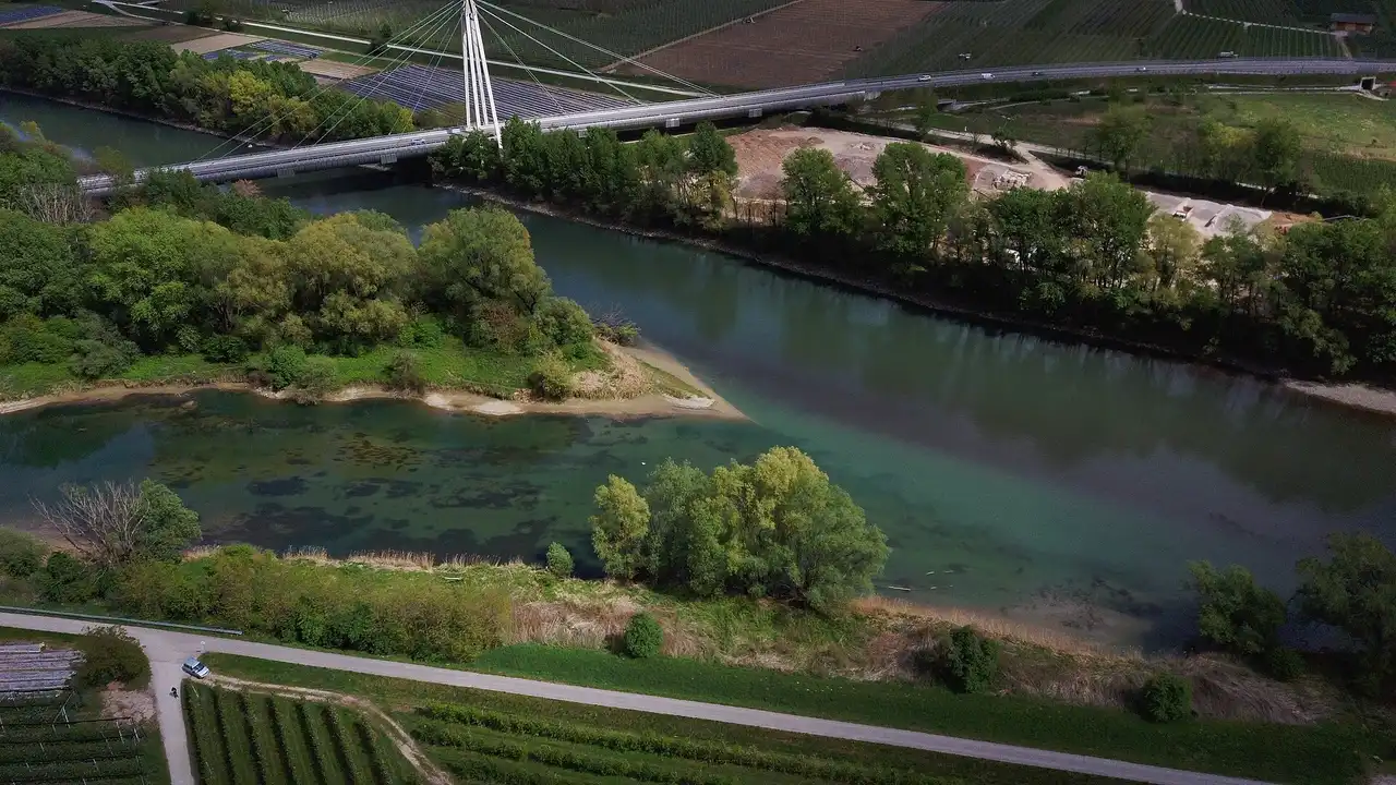 Il fiume Noce fra le rocce, con l’acqua bianca delle rapide